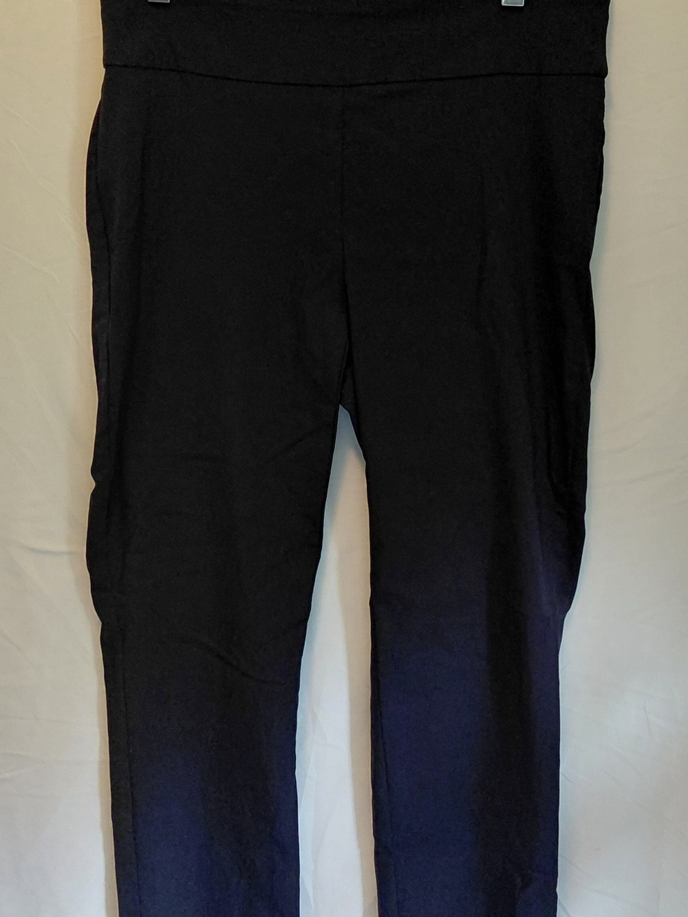 Van Heusen Women's Black Straight-Leg Capris #2368